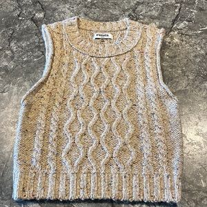 RSQ Marble Cable Knit Women’s Tan Crop Vest
